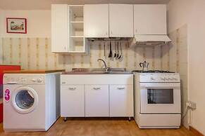 Appealing Apartment Near the sea