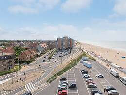 Apartment With Terrace and sea View in Mariakerke
