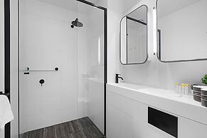 Lumina Stays - Victoria One