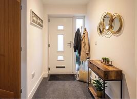 2 Bed, Sleeps 4, Pet Friendly, Free Parking
