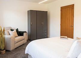 2 Bed, Sleeps 4, Pet Friendly, Free Parking