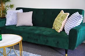Cosy Luxury Apartment in Milton Keynes