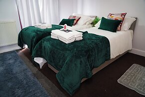 Cosy Luxury Apartment in Milton Keynes