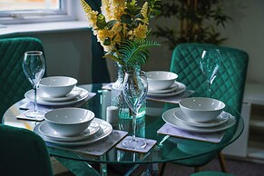 Cosy Luxury Apartment in Milton Keynes