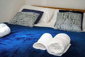 Milton Keynes Home - Sleeps 4 - Parking