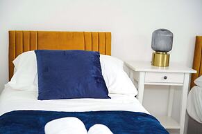 Milton Keynes Home - Sleeps 4 - Parking