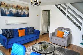Milton Keynes Home - Sleeps 4 - Parking