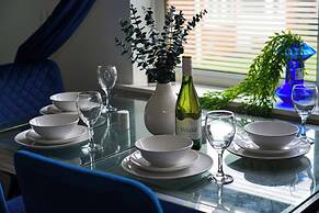 Milton Keynes Home - Sleeps 4 - Parking