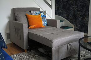 Milton Keynes Home - Sleeps 4 - Parking