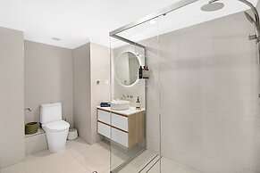 Seaview Coastal Retreat