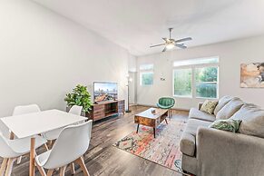 Cozy 2BR Suite Close to Downtown w Fast Wifi