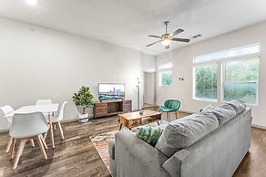 Cozy 2BR Suite Close to Downtown w Fast Wifi
