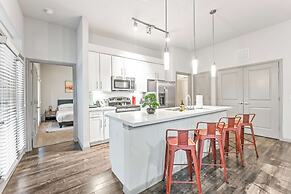 Homey 2BR Suite Close to Downtown w Fast Wifi