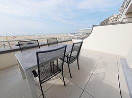 Charming Apartment Near the Beach