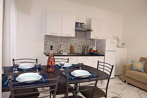 Trilo Pino 2 Near The Sea