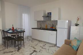 Trilo Pino 2 Near The Sea