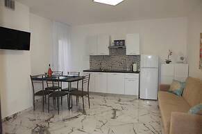 Trilo Pino 1 Near The Sea