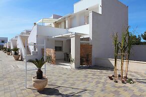 Trilo Pino 1 Near The Sea