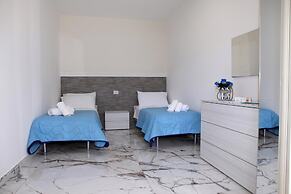 Trilo Pino 1 Near The Sea