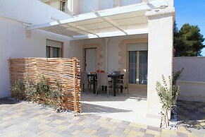 Trilo Pino 1 Near The Sea