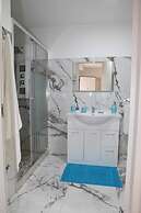 Trilo Pino 1 Near The Sea