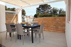 Trilo Pino 5 Near The Sea