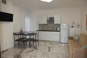 Trilo Pino 5 Near The Sea