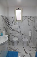 Trilo Pino 5 Near The Sea