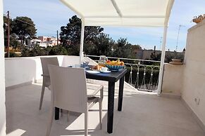 Bilo Pino 3 Near The Sea