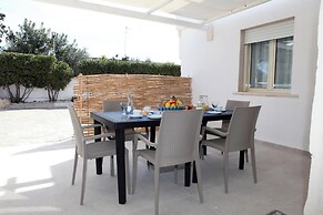 Trilo Pino 6 Near The Sea