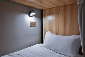 Shanghai Pengpai Art Youth Hotel