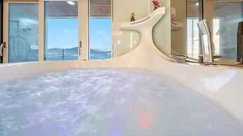 Geoje Ahat Spa Pension