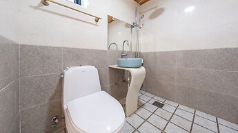 Geoje Ahat Spa Pension