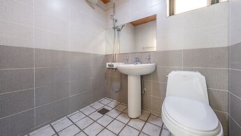 Geoje Ahat Spa Pension