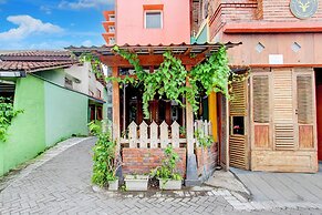 OYO 94405 D'classic Homestay