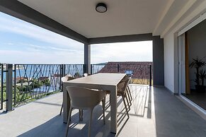 Luxury Living at Horizon Retreat