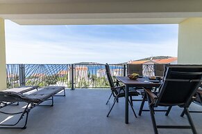 Luxury Living at Horizon Retreat