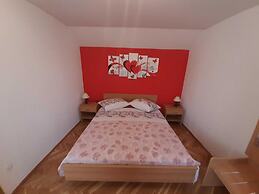 Cozy Apartments With Private Balcony Vinisce