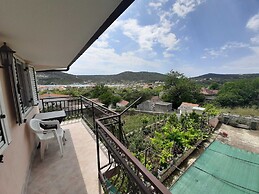 Cozy Apartments With Private Balcony Vinisce