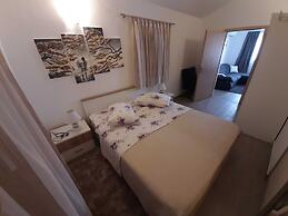 Cozy Apartments With Private Balcony Vinisce