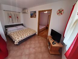 Cozy Apartments With Private Balcony Vinisce