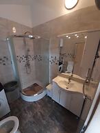 Cozy Apartments With Private Balcony Vinisce