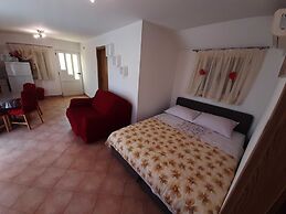 Cozy Apartments With Private Balcony Vinisce