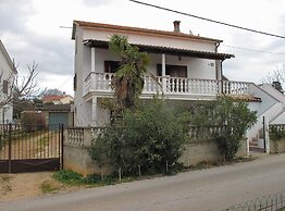 Bright and Modern: Fully Furnished Krk Apartments With Private Parking