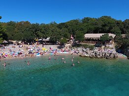 Classic and Trendy Apartment With Terrace