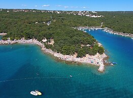 Classic and Trendy Apartment With Terrace