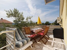 Classic and Trendy Apartment With Terrace