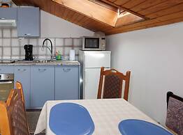 Classic and Trendy Apartment With Terrace