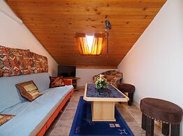 Classic and Trendy Apartment With Terrace