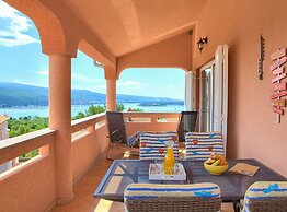 Elegant and Vibrant Apartment With Terrace and Sea View